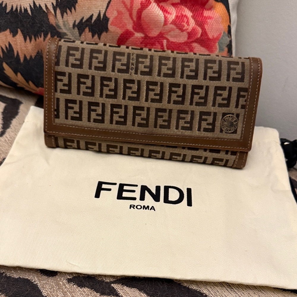 Fendi RARE Kisslock Zucca  Wallet EUC